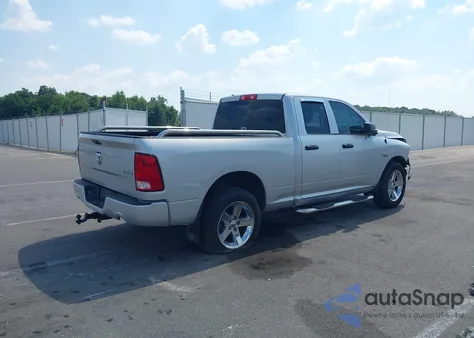 2017 Ram 1500 Express Quad Cab 4X4 6'4 Box z USA, uszkodzony, nr VIN 1C6RR7FT9HS795600